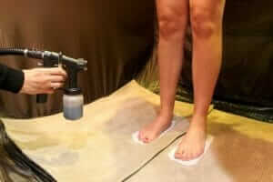spray-tan-being-applied-to-legs